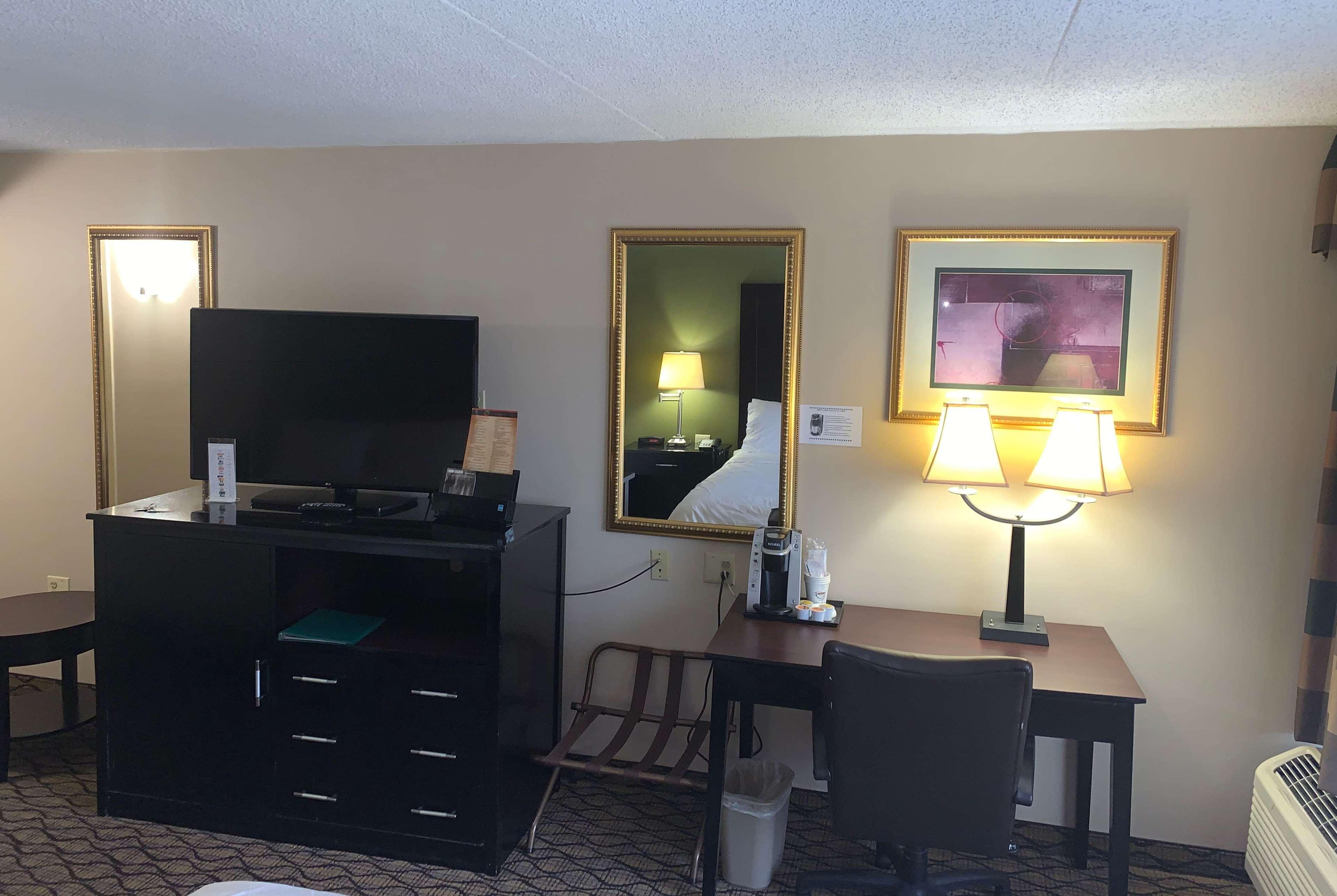 Wyndham Garden Totowa Hotel Bagian luar foto